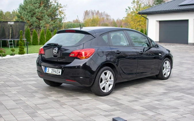 Opel Astra cena 28950 przebieg: 182550, rok produkcji 2010 z Nisko małe 781